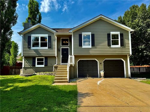 33124 W 87th Ter, De Soto, KS, 66018-7947 | Card Image