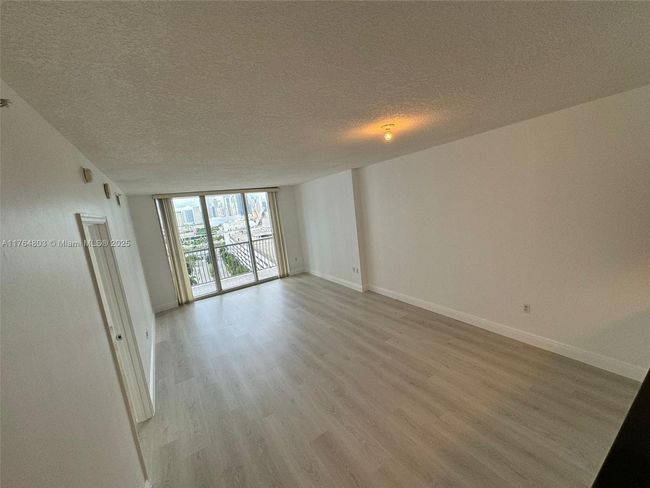 APT-1606 - 1750 N Bayshore Dr, Condo with 1 bedrooms, 1 bathrooms and null parking in Miami FL | Image 6