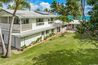 Spacious beachfront property with enormous yard | Image 3