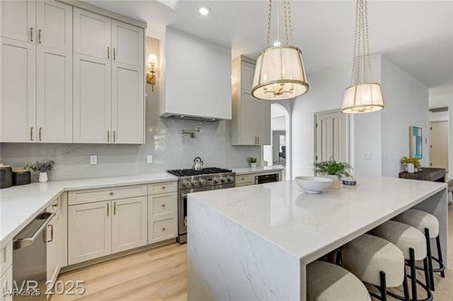2105 Lookout Point Cir, Las Vegas, NV, 89117-5806 | Card Image