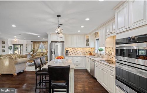 11611 Vale Rd, OAKTON, VA, 22124-1341 | Card Image