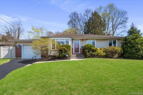 8 Bass Ct, Huntington, NY, 11743-3703 | Card Image