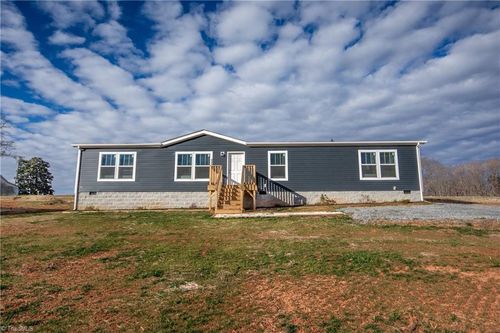 489 Eagle Mills Rd, Hamptonville, NC, 27020-7260 | Card Image