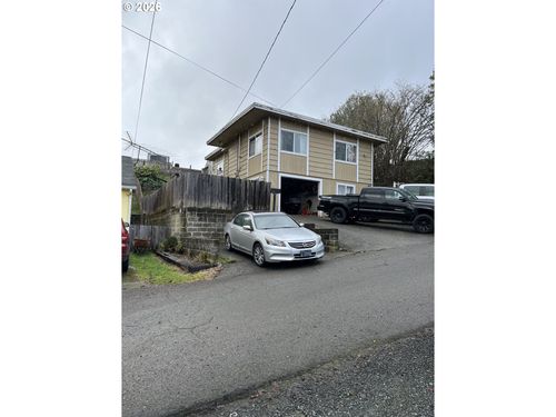 521 N Birch St, Coquille, OR, 97423-1228 | Card Image