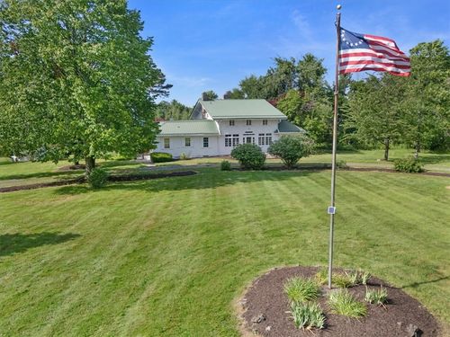 211 Lake Rd, Ontario, NY, 14519-9338 | Card Image