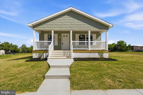 12 Market Ln, MARCUS HOOK, PA, 19061-4835 | Card Image