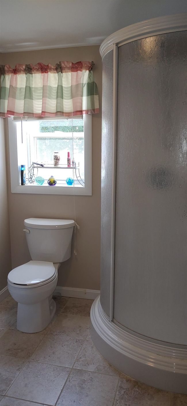 8 Cranbrook Ln, House other with 4 bedrooms, 2 bathrooms and null parking in Dover NH | Image 12