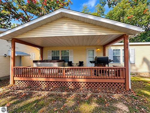 109 Maple Bluff Ave, Prudenville, MI, 48651-9759 | Card Image