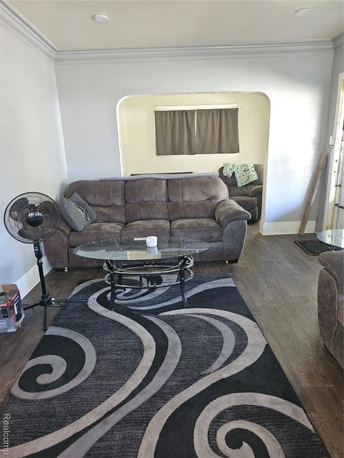 115 W Baker St, Flint, MI, 48505-4137 | Card Image