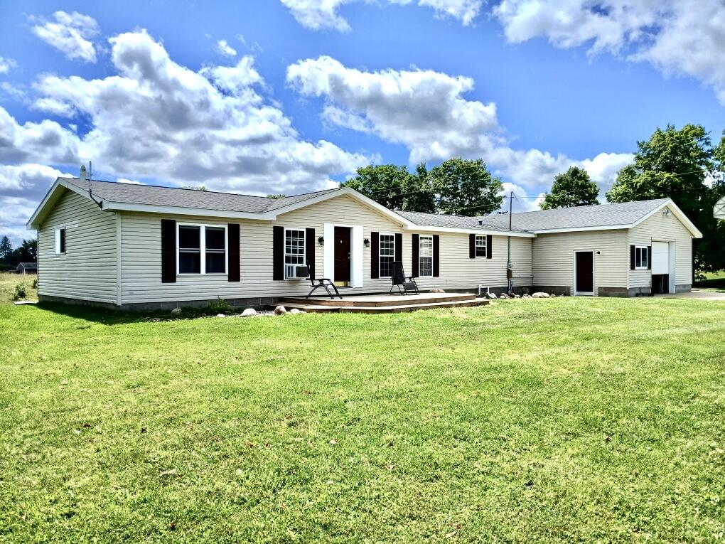 Newcosta Ave, Paris, MI 49338