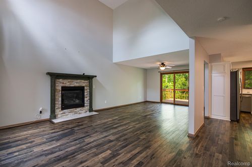 22140 River Ridge Trl, Farmington Hills, MI, 48335-4670 | Card Image
