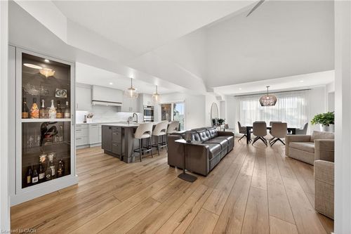 42-31 Townsend Drive, Breslau, ON, N0B1M0 | Card Image