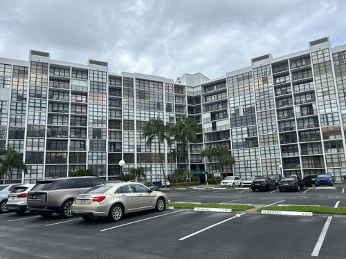 apt-406-800 Parkview Dr, Hallandale Beach, FL, 33009-8900 | Card Image