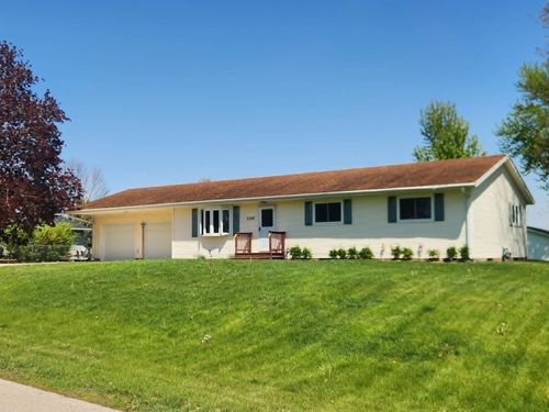 2267 Eagle Dr, Freeport, IL, 61032-8596 | Card Image