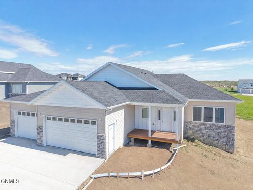 2018 Monarch Ave, Bismarck, ND, 58503-5101 | Card Image
