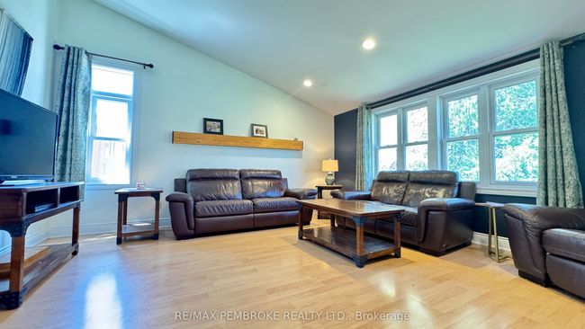 179 Ridge Rd, House other with 3 bedrooms, 2 bathrooms and 4 parking in Deep River ON | Image 16