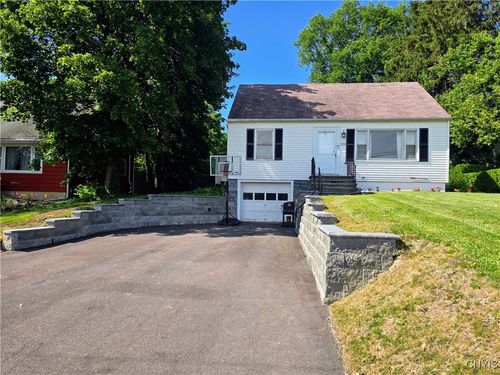 120 W Dauenhauer St, East Syracuse, NY, 13057-2606 | Card Image
