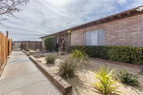 15521 4th St, Victorville, CA, 92395-3117 | Card Image