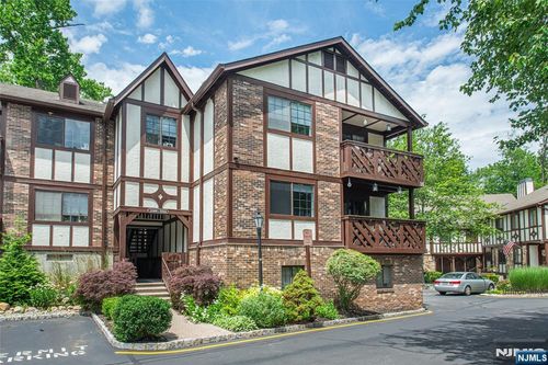3514 Whittier Ct, Mahwah, NJ, 07430-2316 | Card Image