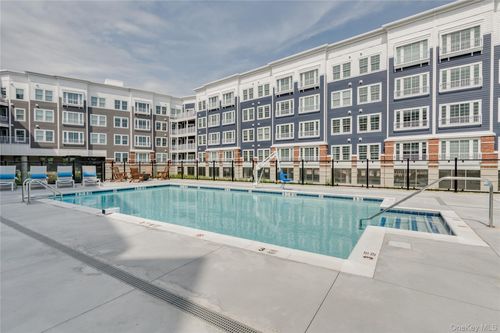 2041-75 E Hoffman Ave, Lindenhurst, NY, 11757-5047 | Card Image