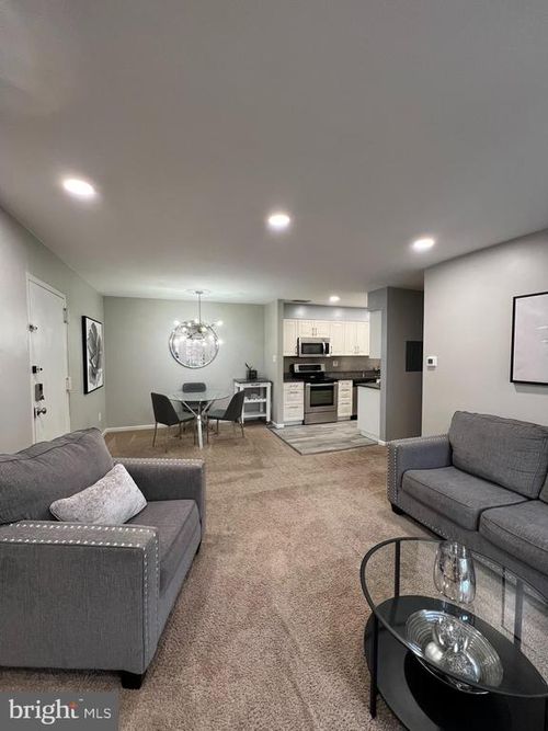 837-5800 Torington Dr, SPRINGFIELD, VA, 22152-1058 | Card Image