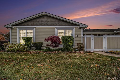 39824 Village Wood Cir, Novi, MI, 48375-4555 | Card Image