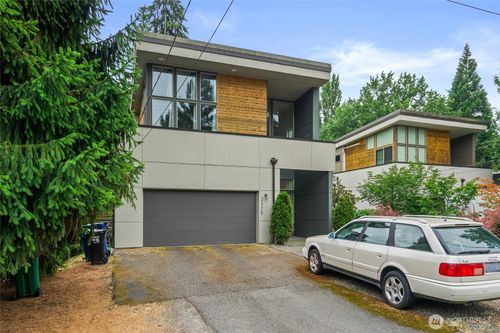 2325 N 122nd St, Seattle, WA, 98133-8525 | Card Image