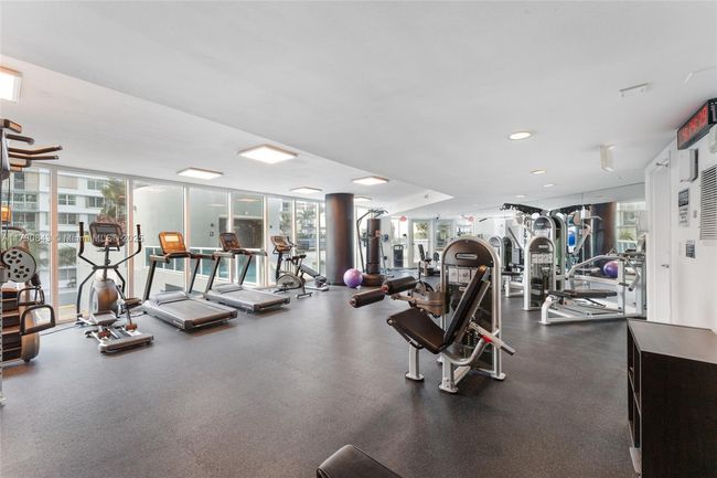 APT-1404 - 1881 79 Th Street Cswy, Condo with 2 bedrooms, 2 bathrooms and null parking in North Bay Village FL | Image 33