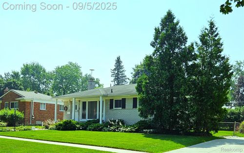 708 Knight St, Milford, MI, 48381-1114 | Card Image