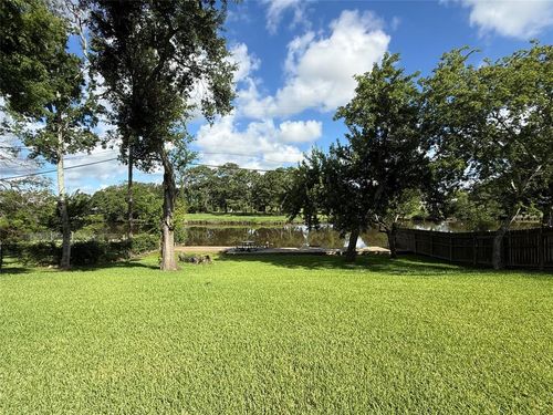 301 Old Bayou Dr, Dickinson, TX, 77539-6541 | Card Image