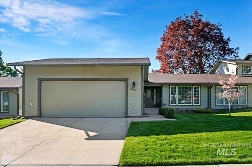 808 N Eagle Hills Way, Eagle, ID, 83616-5212 | Card Image