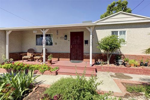 1335 N Niagara St, Burbank, CA, 91505-1941 | Card Image