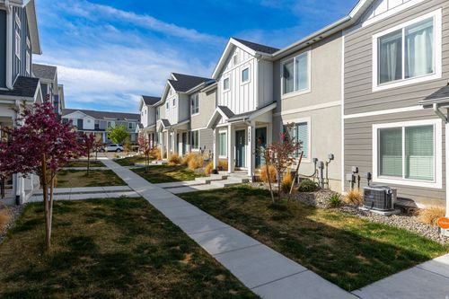 3889 S Silver Bank Dr, Magna, UT, 84044-2188 | Card Image