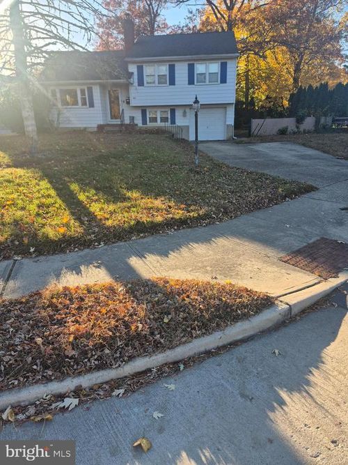 102 Dawn Dr, Mount Holly, NJ, 08060-1226 | Card Image