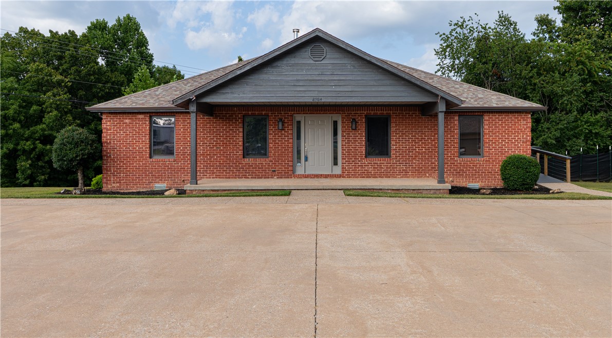 8984 S Park Rd, Rogers, AR 72756