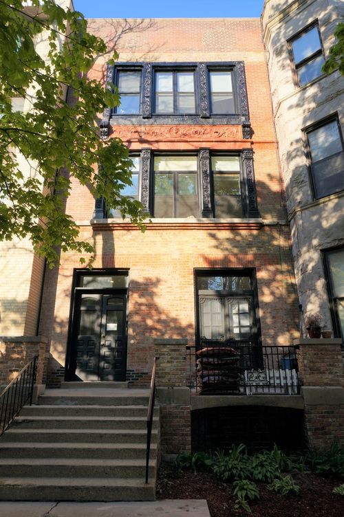 301-2719 Pine Grove Ave, Chicago, IL, 60614-6143 | Card Image