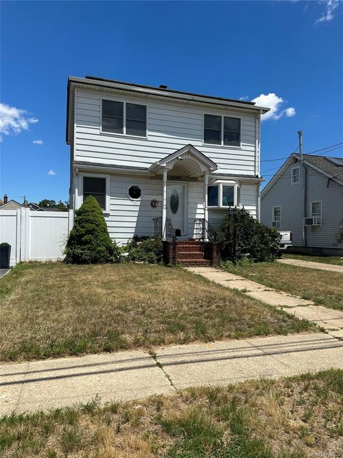 2339 Mitchell Pl, Bellmore, NY, 11710-3332 | Card Image