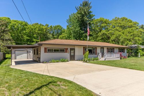 6511 Cottonwood Dr, Fruitport, MI, 49415-9605 | Card Image