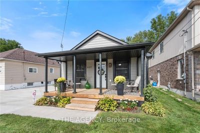 6317 Ash St, House other with 2 bedrooms, 1 bathrooms and 2 parking in Niagara Falls ON | Image 2