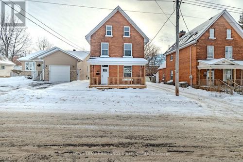 204 Mcallister St, Pembroke, ON, K8A3G2 | Card Image