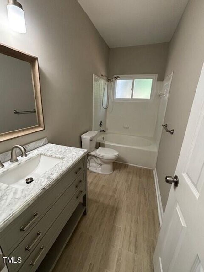 9 - bathroom 1 | Image 9