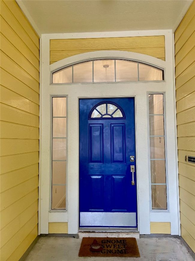 Covered entryway with arched transom window and side light windows | Image 12