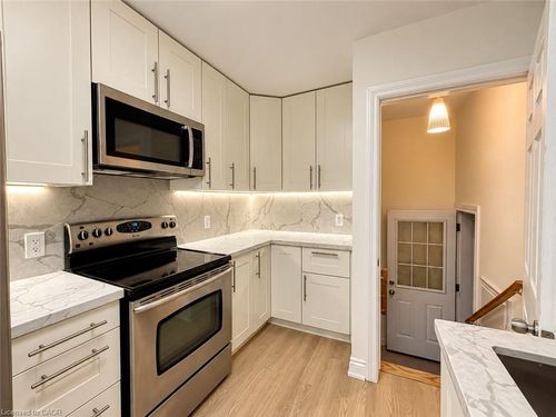 9 Grenadier Dr, Hamilton, ON, L8T4C7 | Card Image