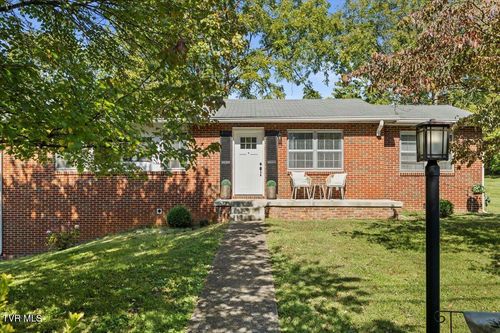 300 Peach Blossom Ct, Johnson City, TN, 37604-7319 | Card Image