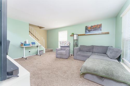 28306 Coventry Ct, Brownstown Twp, MI, 48183-5011 | Card Image