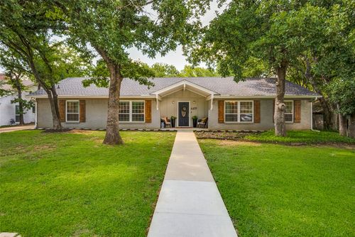 4419 Woodridge Dr, Arlington, TX, 76013-4243 | Card Image