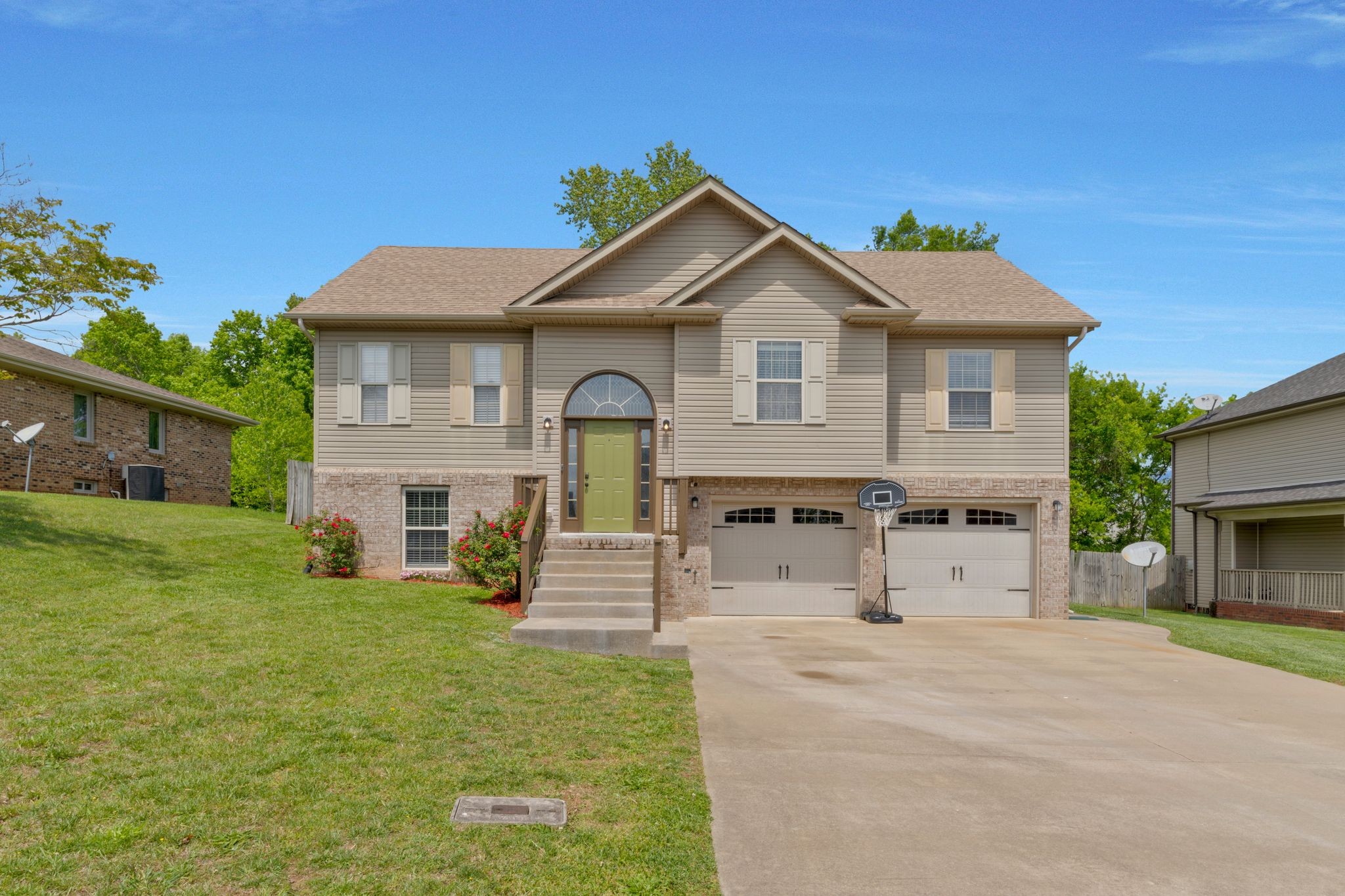 Andersonville Dr, Clarksville, TN 37042