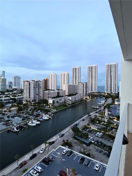 1723-500 Bayview Dr, Sunny Isles Beach, FL, 33160-4779 | Card Image