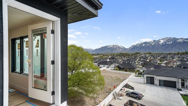 Panoramic views off of multiple decks | Image 5