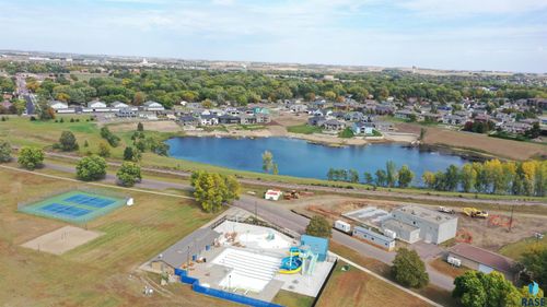 1105 S Moonlight Cir, Brandon, SD, 57005 | Card Image